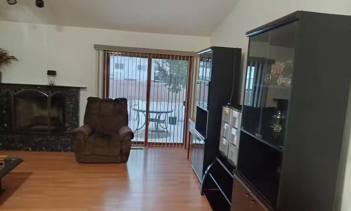 Westland House | Tremendous 3-bedroom house with AC in welcoming Westland