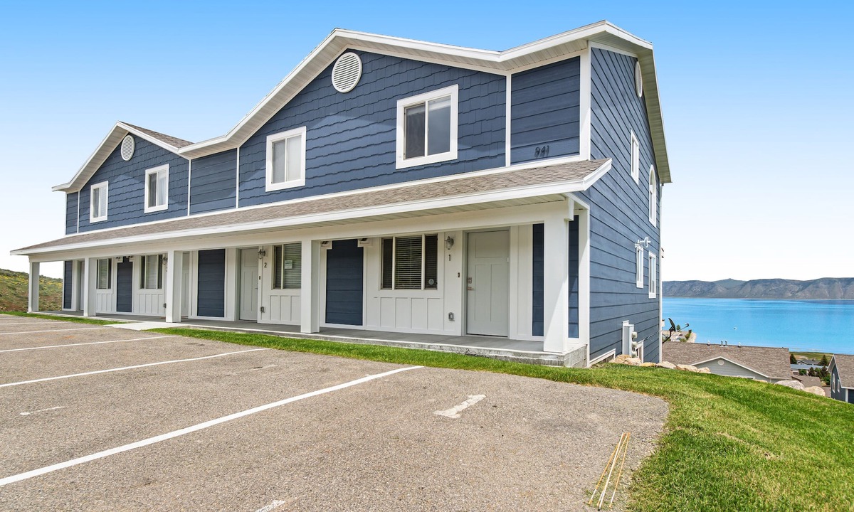 Harbor Village Condo | Tri-level condo w/shared pool, hot tub, sports courts, & views of Bear Lake