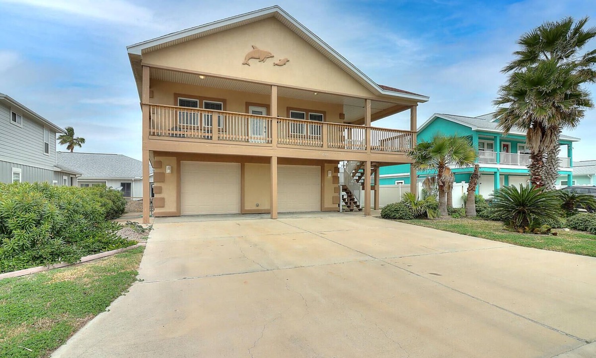 Safe Harbor House | Twin Dolphin Cove has all you need for the ultimate Port A vacation! Pet friendl