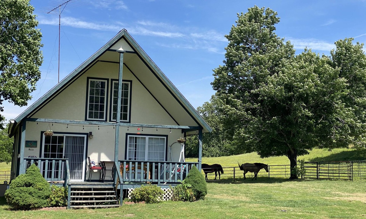 Kansas Cabin | Twin Springs Ranch Guest Cabin