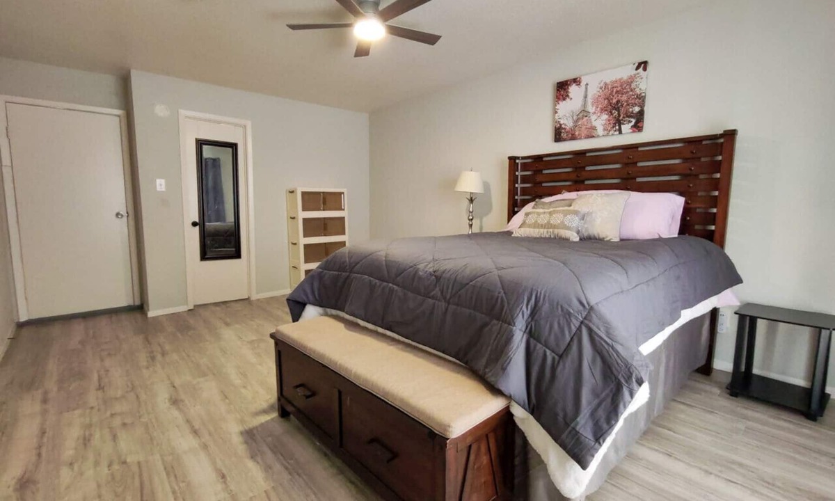 Northeast Houston House | Two Bedroom Townhouse Near IAH