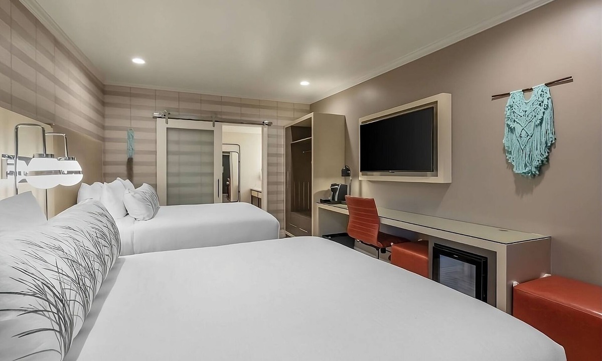 Southeast Torrance Hotel | Two Stylish Rooms, Four Queen Size Beds, Parking, Courtyard & Breakfast Included