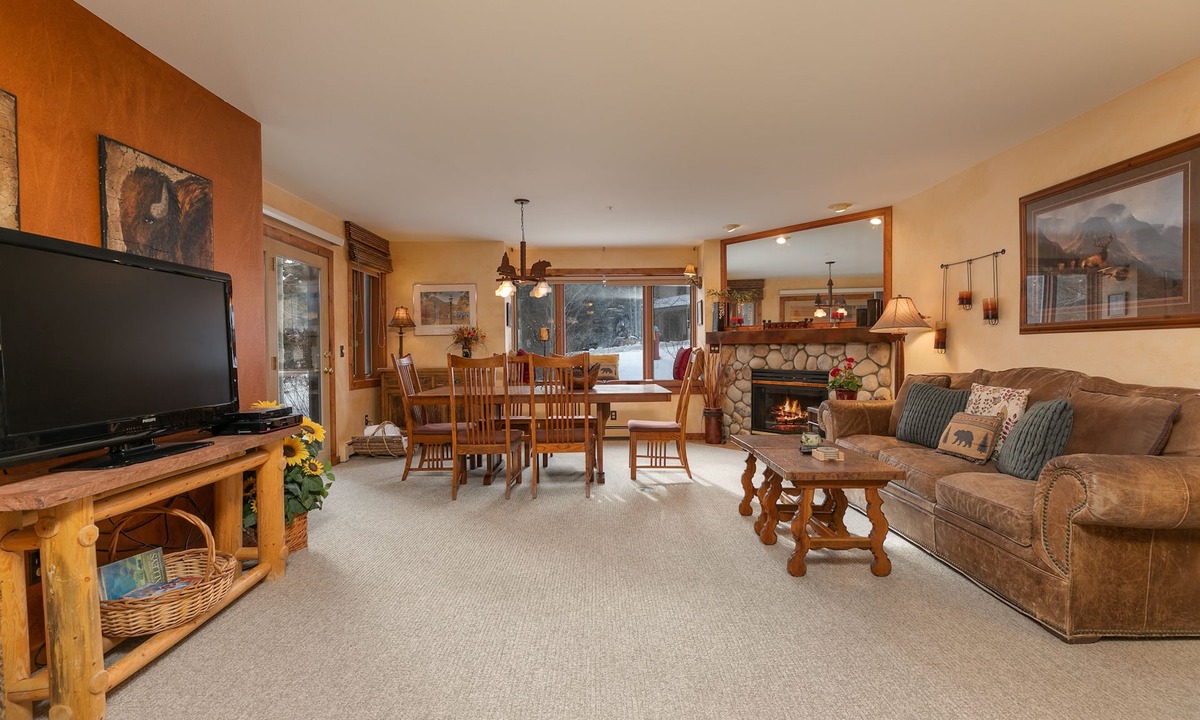 Four O'Clock Condo | Tyra Streamside Buffalo Run Condo: Ski-In/Ski-Out