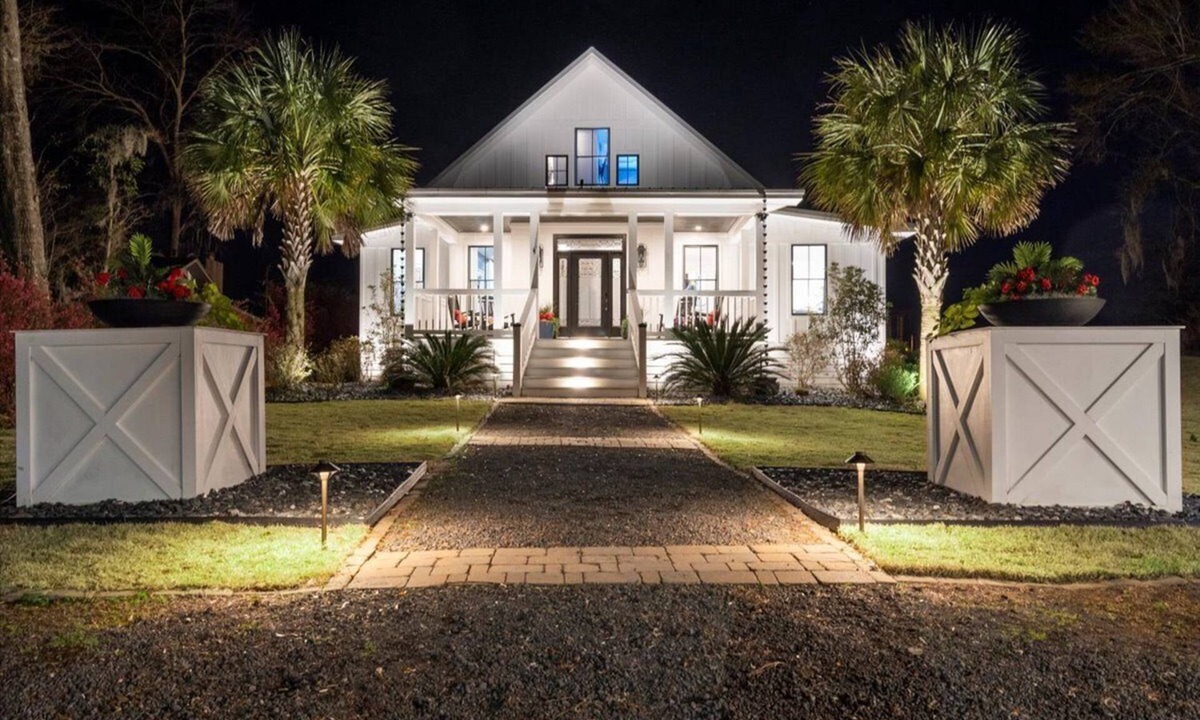 Summerton House | Ultimate Lake Marion Dream Home W/Pool/Swimspa/Pier