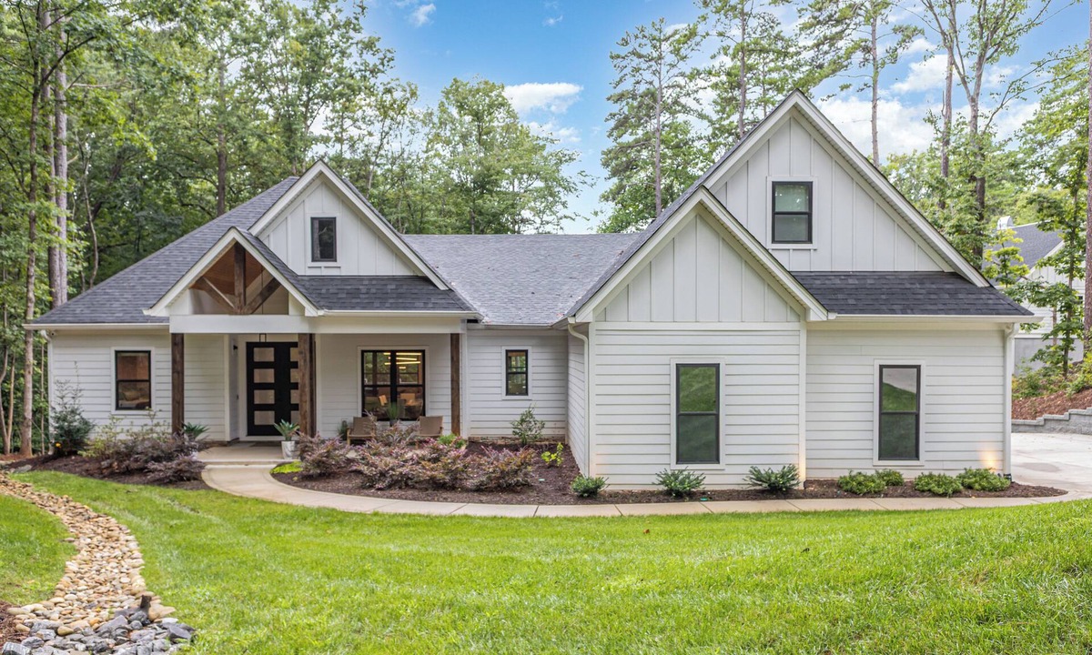 Mount Mourne House | Ultimate Lake Norman Getaway - 6BR, Pool, Fire Pit, Kayaks, & Boat Dock