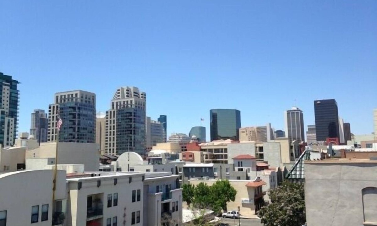 Pacific Terrace Condo | Unbeatable Location Downtown and Great Condo! You won't be disappointed!