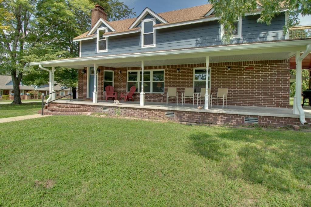 Cotter House | Unique Cotter Getaway with Deck and Outdoor Dining!