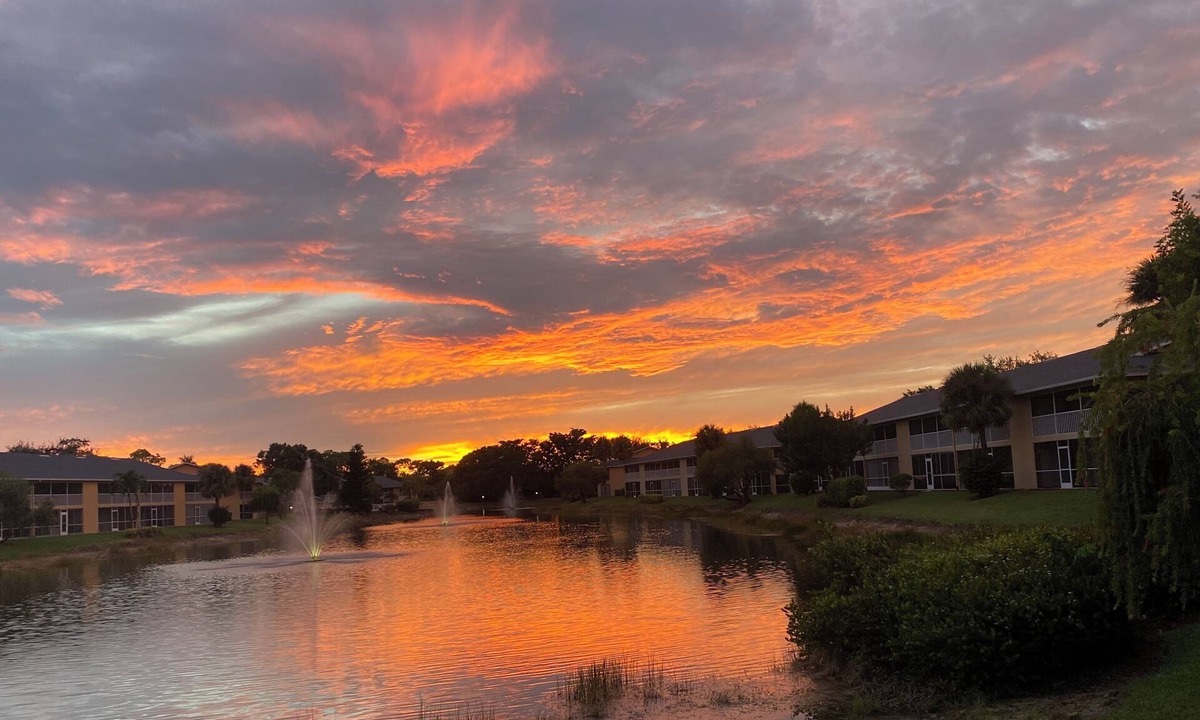 Imperial Golf Estates Condo | Update and Immaculate, 2 beds 2 baths end unit. On Imperial Golf Course