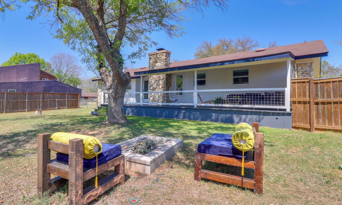 Manchaca House | Updated MCM Hill Country Charmer 14 Mi to Dtwn ATX