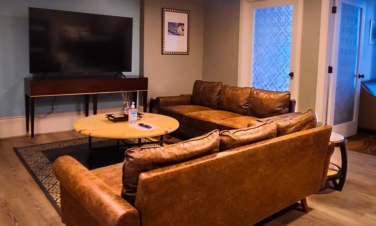 Downtown Detroit House | Upper-Level Suite, w/in a 15-min walk to all sports, entertainment & conf venues