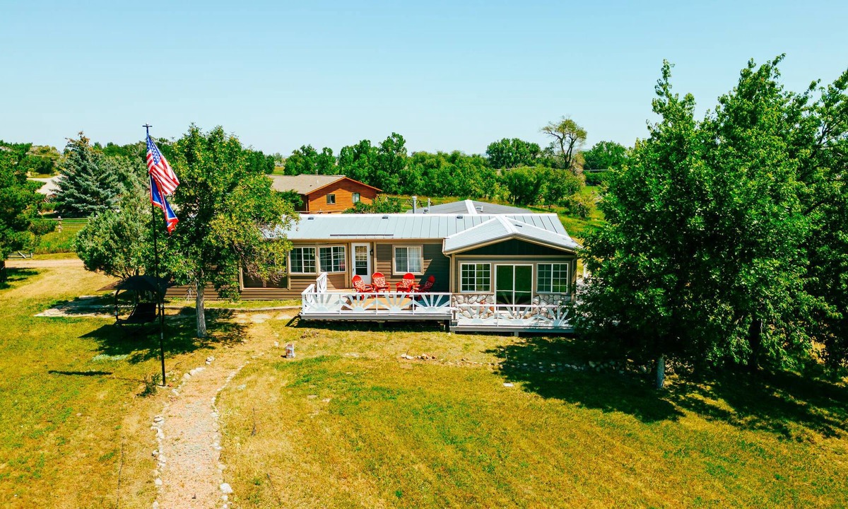 Sheridan House | Upper Rural Escape and Mountain Views