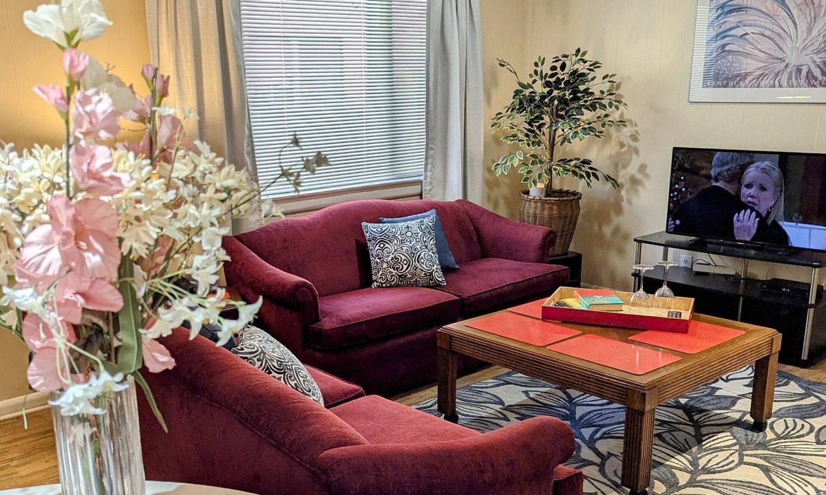 Knox - Henderson Apartment | Uptown Dallas - Spacious 1 bd #1, WiFi, Parking, Restaurants & Shops & Safe