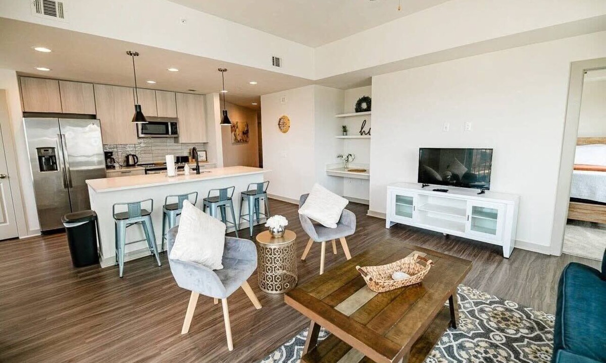 Third Ward Apartment | Uptown Fully Furnished 2BR Apartment by RedAwning