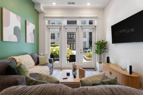 Second Ward Apartment | Uptown Haven - Free Parking, Pool, Walkable