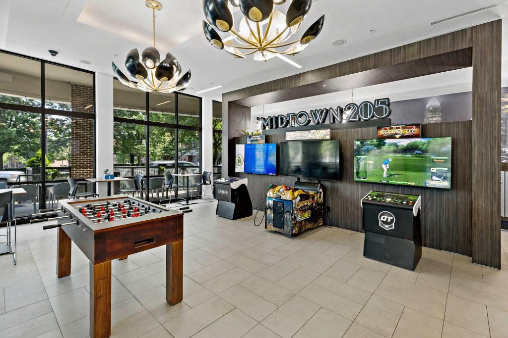 Cherry Apartment | Urban Comfort 1BD Sleeps 6 DT 5 Min Gym & Parking
