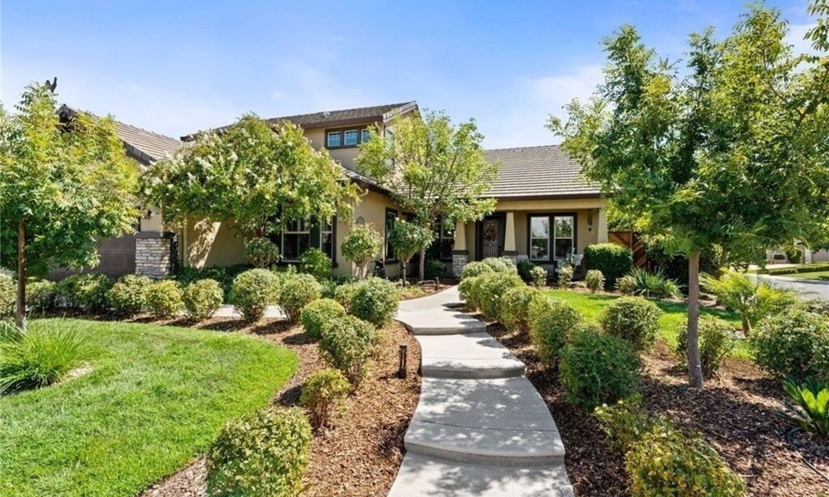 Clovis House | Urban comfort: Home w/Game Room & Backyard Oasis