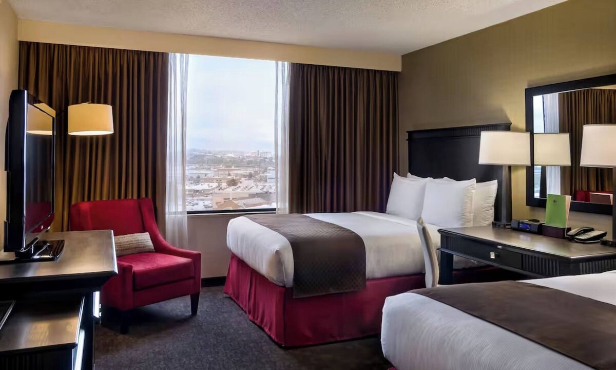 Little Tokyo Hotel | Urban Downtown Stay Perfect for Commuters Near Major Transit and Highways