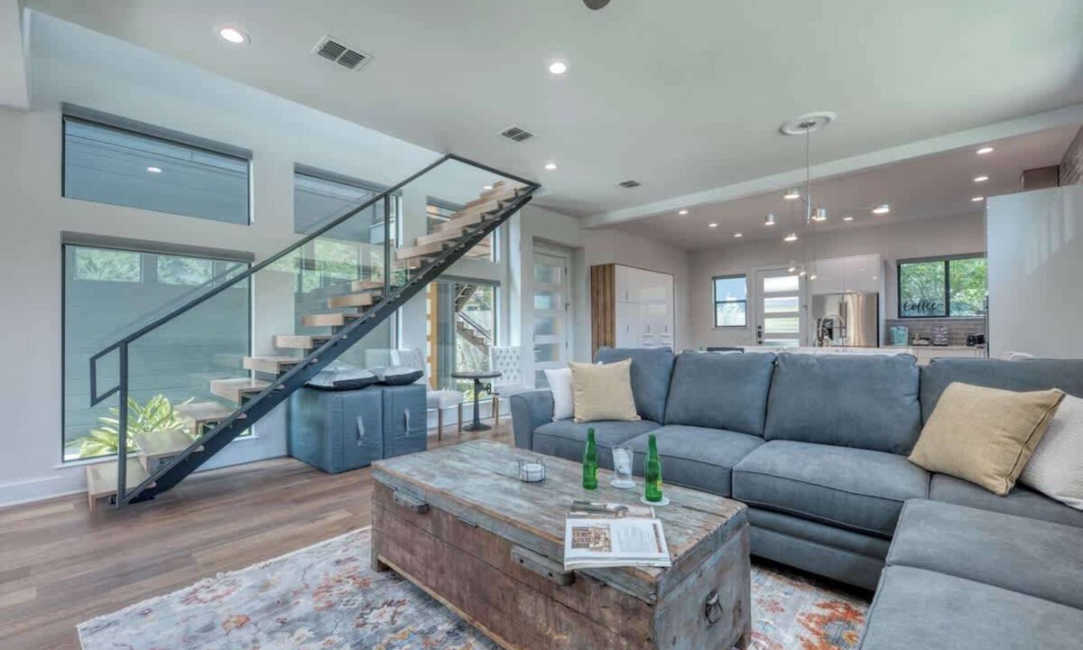 Southtown House | Urban Modern Luxury Group Rental in Lavaca