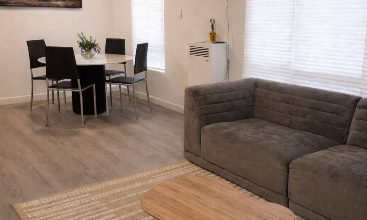 Wilshire Center Apartment | Venice Art Studio Apartment