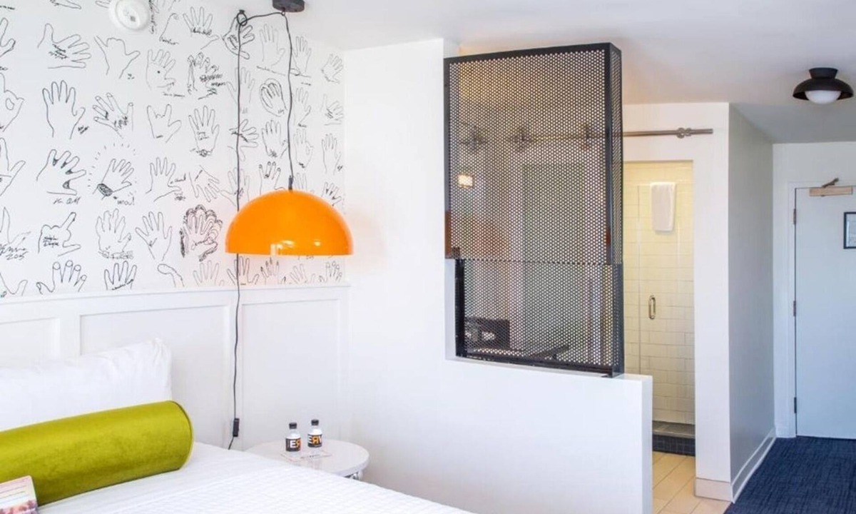Venice Hotel | Venice Beach 2BR Apartment | City Skyline Views | Balcony | Rooftop Bar