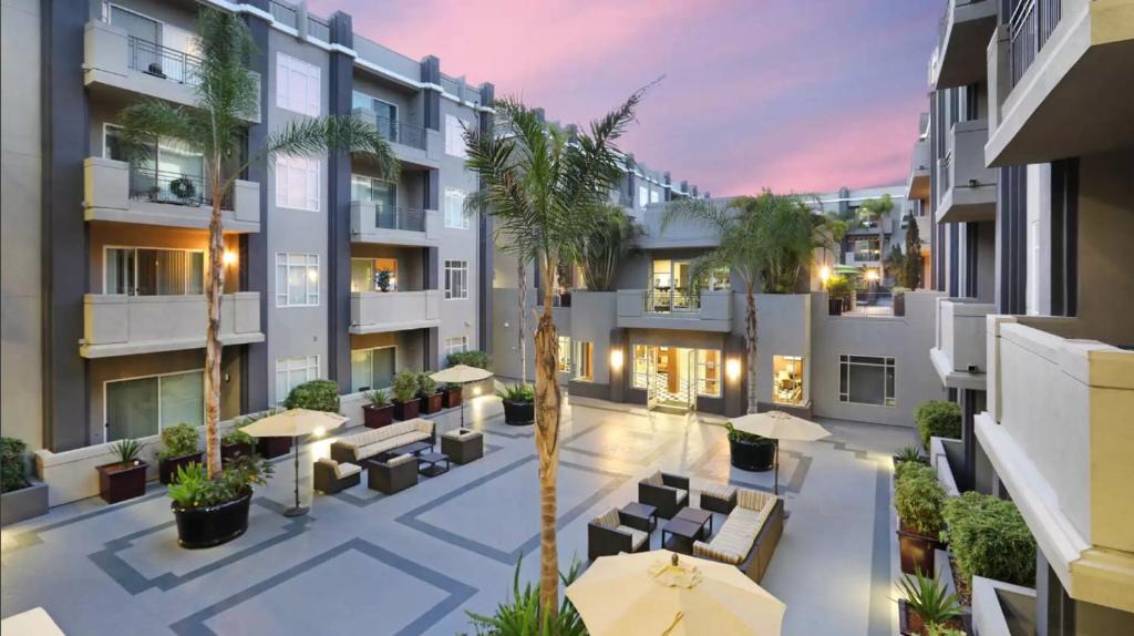 Palms Apartment | Venice Blvd Apartments