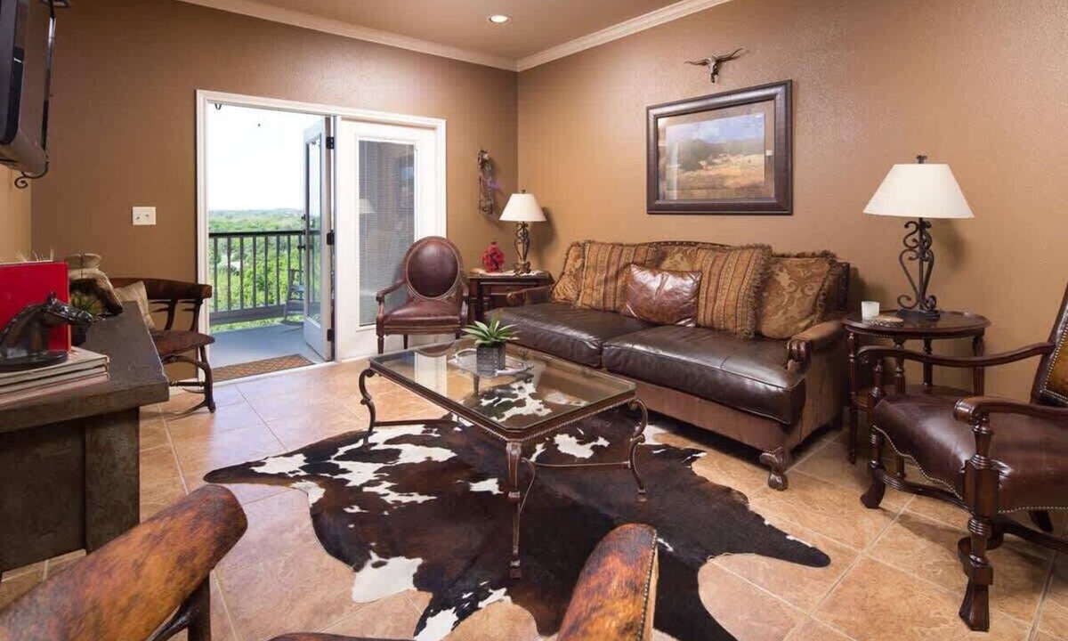 Gruene Condo | VG 306 Historic Gruene on the Guadalupe with Pool!
