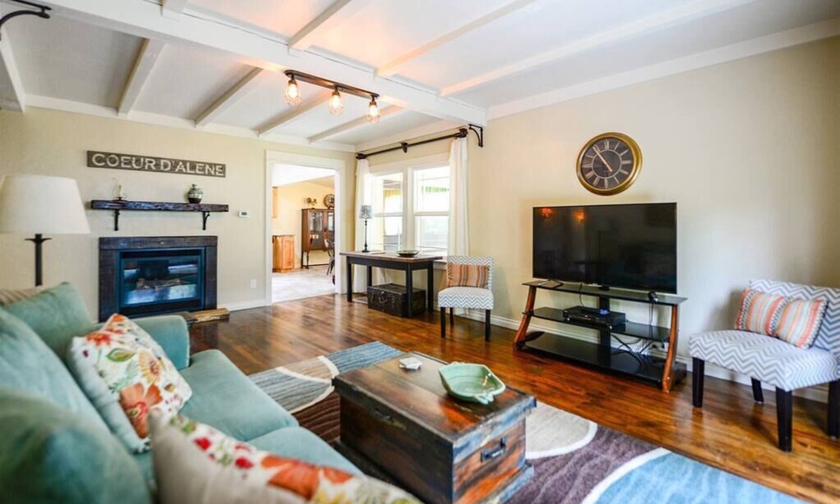 Garden District House | ViaLago | Charming Mediterranean Villa with Sunny Courtyard in Downtown Coeur dA