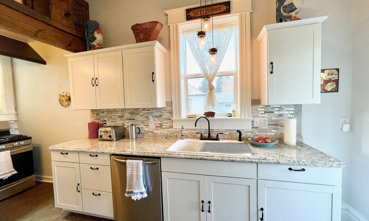 Ashton House | Victorian Charmer - Yellowstone, Tetons, Island Park, Jackson