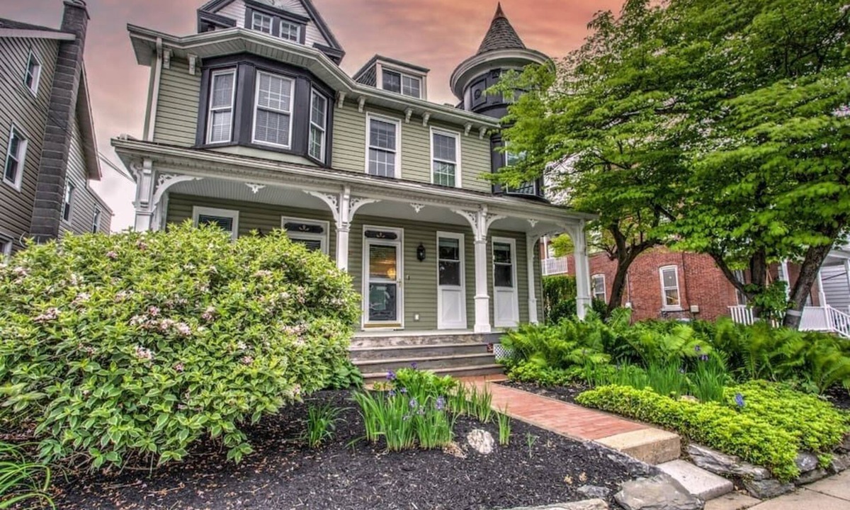 Mountville House | Victorian Manor on Main w/6 beds-10 mins to Lanc!