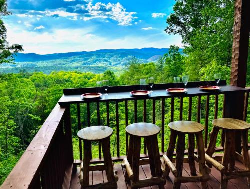 Townsend House | Views/Huge King Bed Suite/Dogs Welcome
