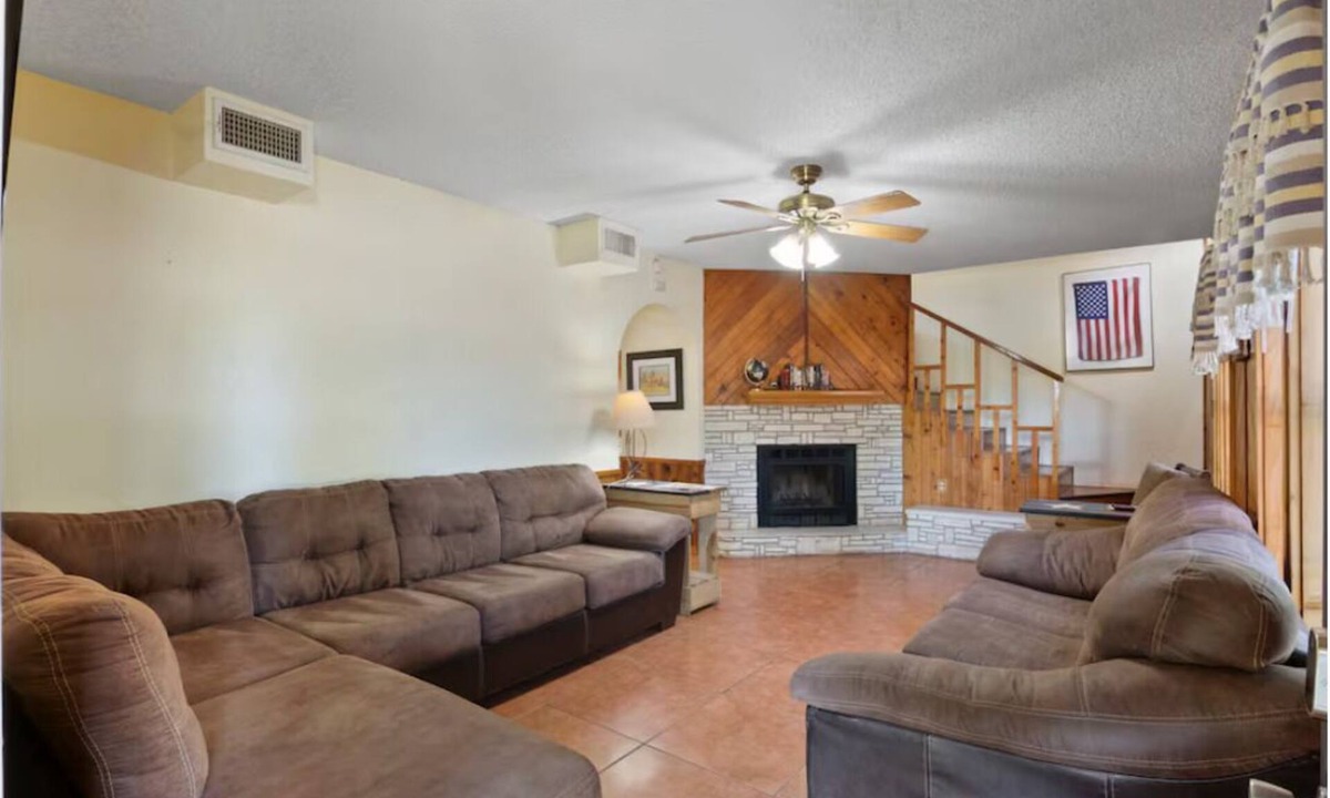 Rio Frio Villa | Villa 1: Pool & Short Walk to the Frio River