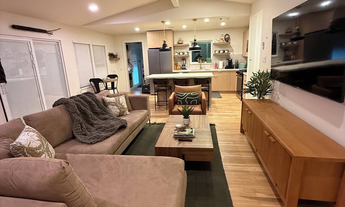 Rio Vista House | VILLA VERDE WALKING DISTANCE TO RIVER ~Rio Vista Lovely 3 bd room~ SMTX