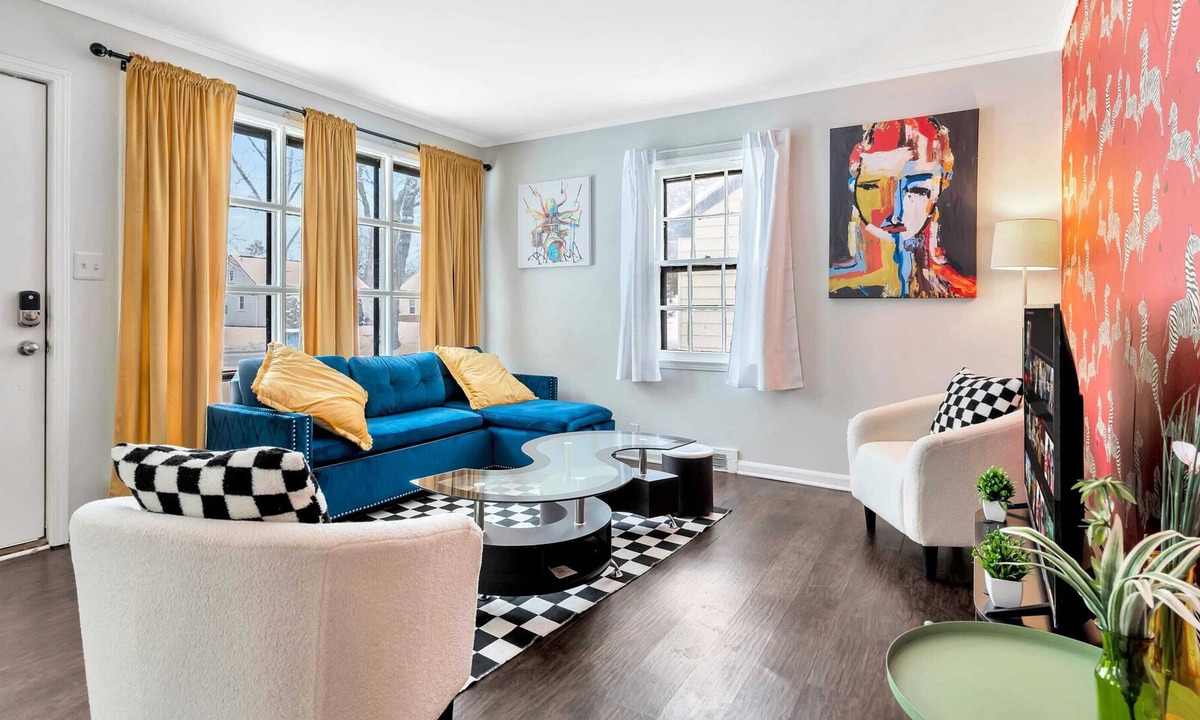 Oak Park House | Vintage NYC Style & Pet Friendly Home