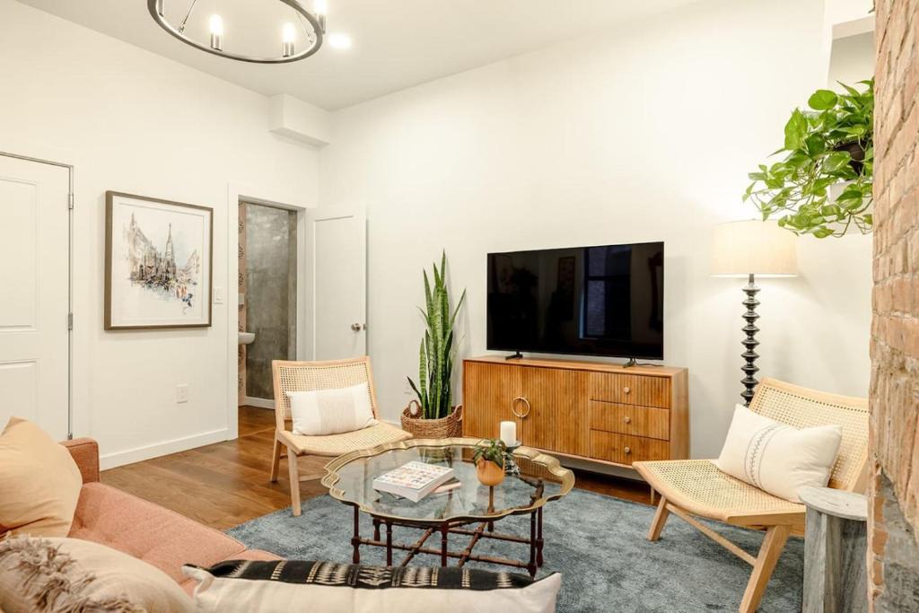 Over-the-Rhine Apartment | Walk to ALL - Washington Park - Gorgeous 2BR Condo