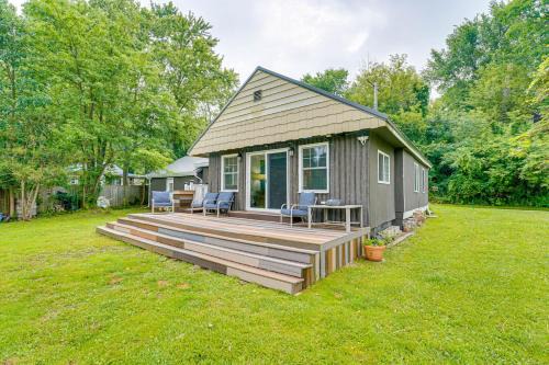Allenton House | Walk to Cranberry Lake: Quaint Family Cottage