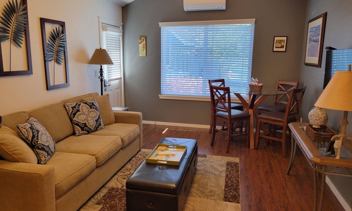 Old Bend Apartment | WALK TO DOWNTOWN & OLD MILL-1 BLOCK TO THE RIVER-MODERN/ATTRACTIVE 1 BDR SUITE