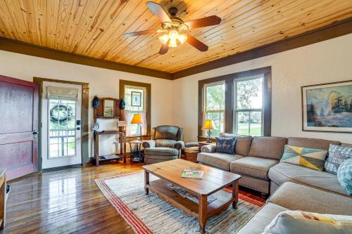 Winnsboro House | Walk to Downtown: The Porch Swing Cottage