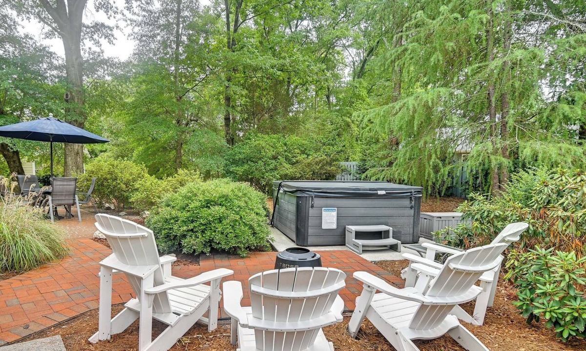 Pinehurst House | Walk to Golf! Relax with Hot Tub and Game Room!