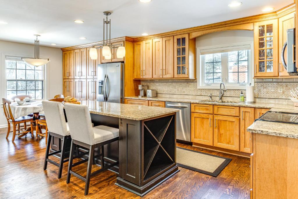 Zionsville House | Walk to Main St and Parks Zionsville Village Home