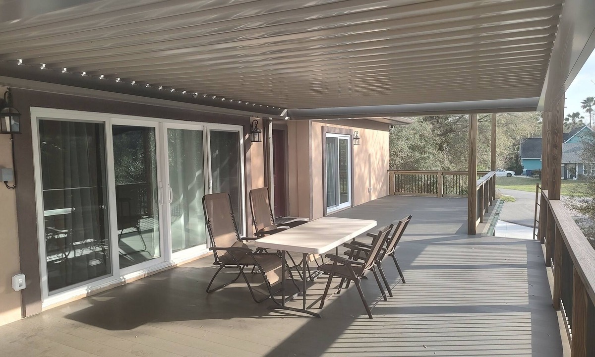 Fernandina Beach Apartment | Walk to the beach. Two room suite & shaded deck with sunset views over greenway.