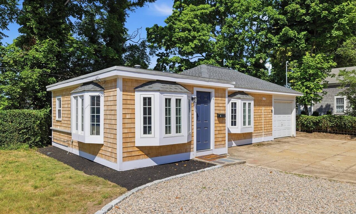 Hyannis House | Walkable Cape Cod Retreat: AC, Parking & Laundry