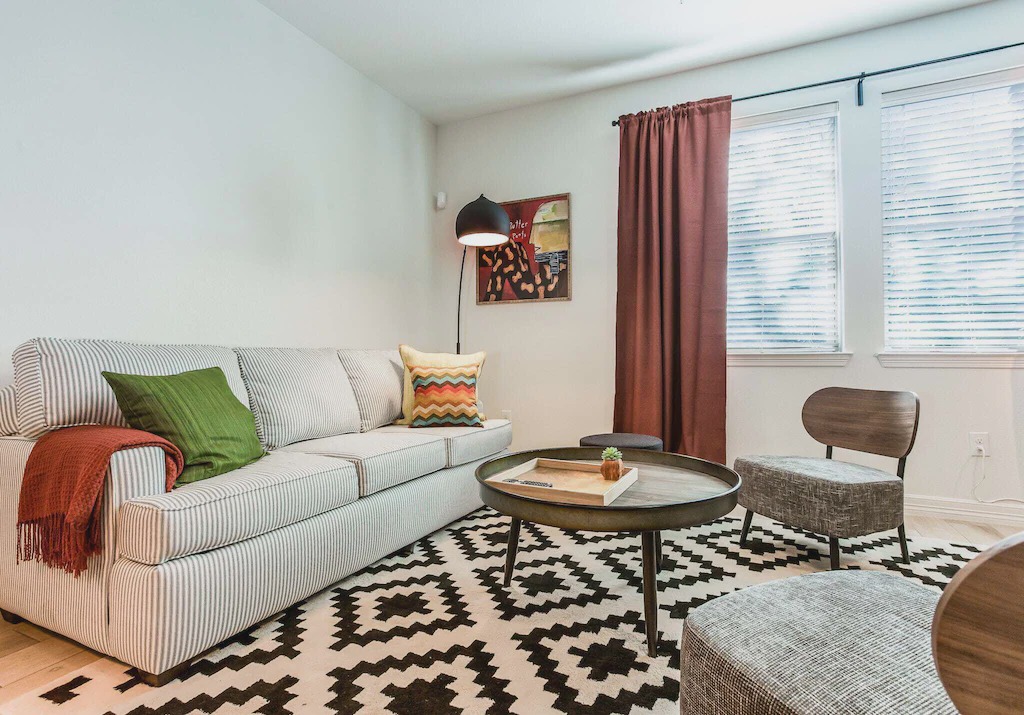 West Campus House | WanderJaunt | Tyler | 3BR Townhouse | Central Austin