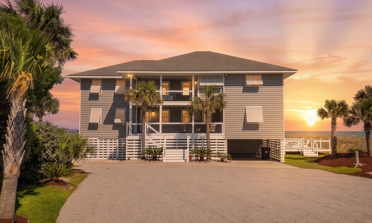 Debordieu Colony House | Water's Edge Amazing fully remodeled interior oceanfront 6 bedroom