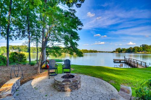Eatonton House | Waterfront Cabin on Lake Sinclair w/Private Dock!