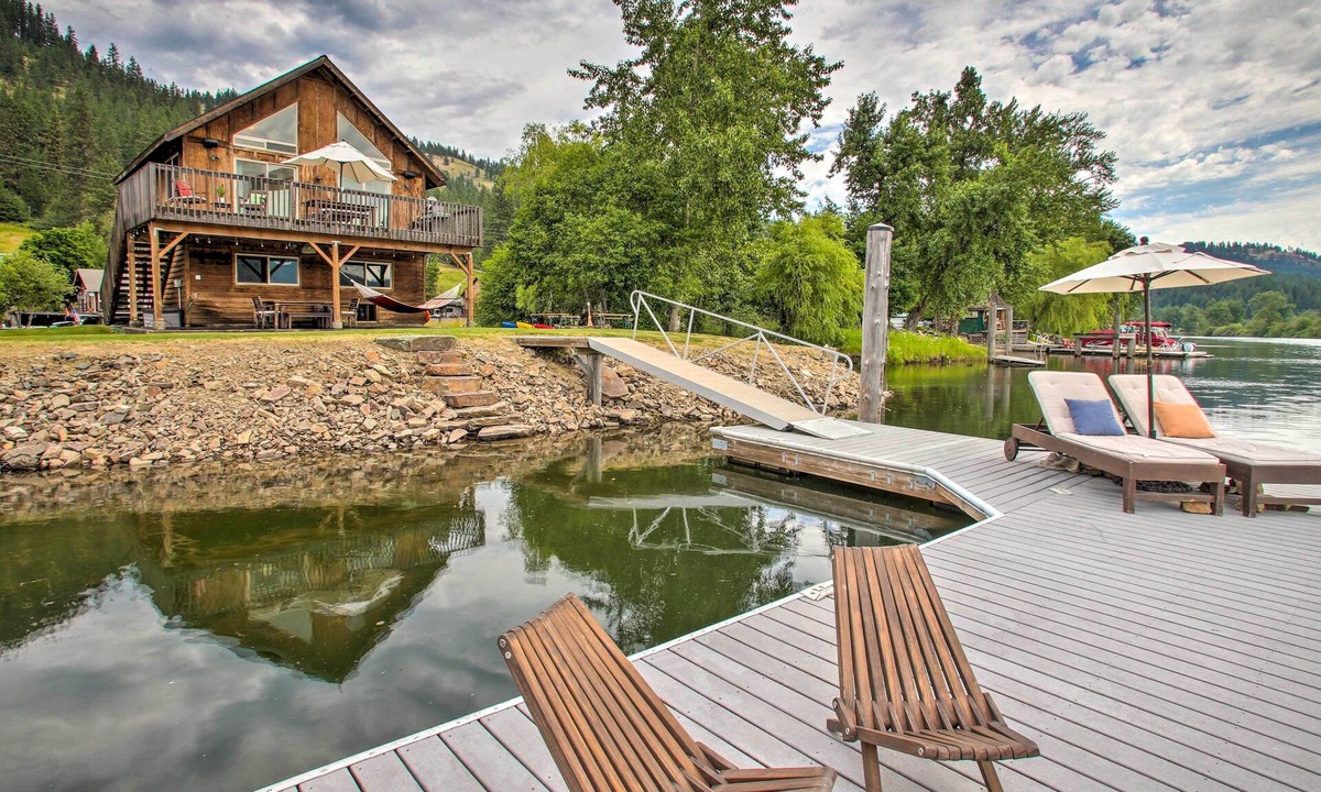 St. Maries Cabin | Waterfront Cabin w/2 Boat Docks & Mtn Views!