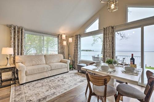 Colonial Beach House | Waterfront Cottage w/Private Beach + Deck!