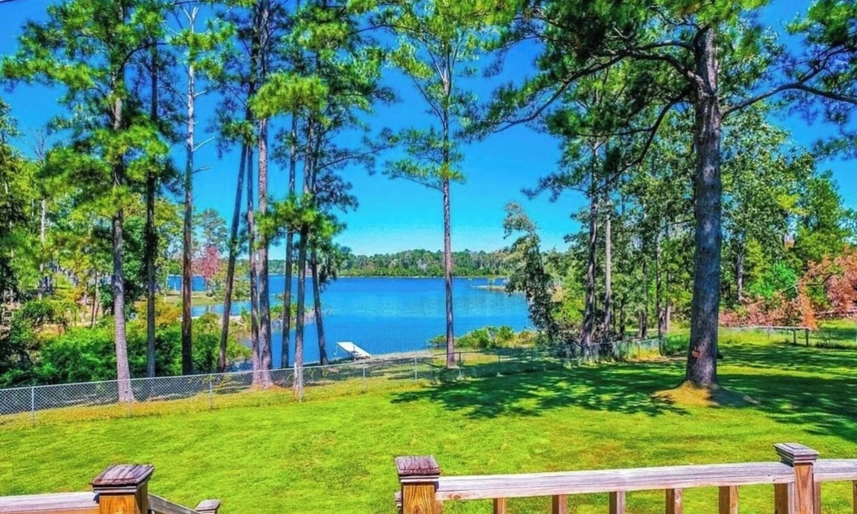 Brookeland House | Waterfront Cove 3 bed, 3 bath, jacuzzi tub, screened sunroom, deck,fireplace