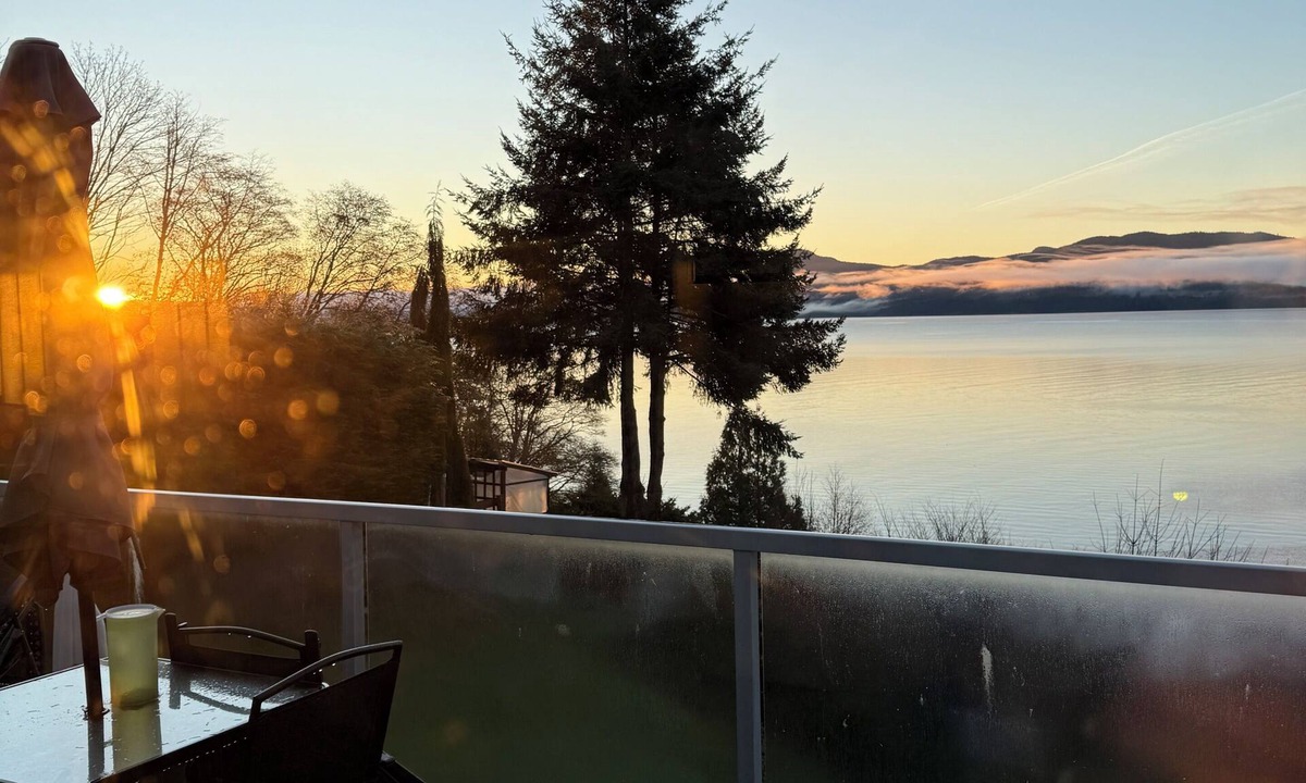 Brew Bay House | Waterfront Home! EV charger & Pet Friendly too :)