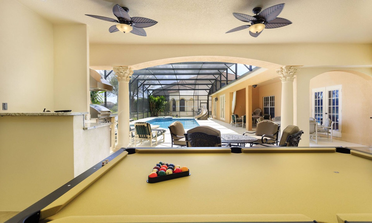 West Kissimmee Villa | Waterfront Oasis: Pool, HotTub, Cinema, Cabana BBQ, 10min to Disney, Resort BkYd