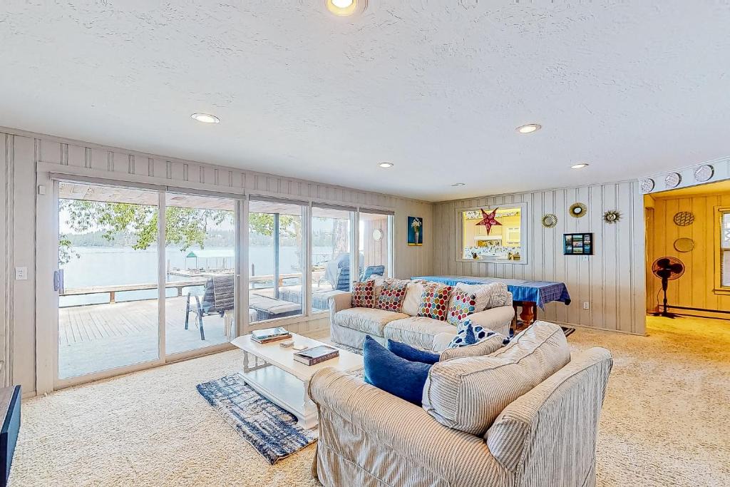 Clarksville House | Weeping Willow Cabin